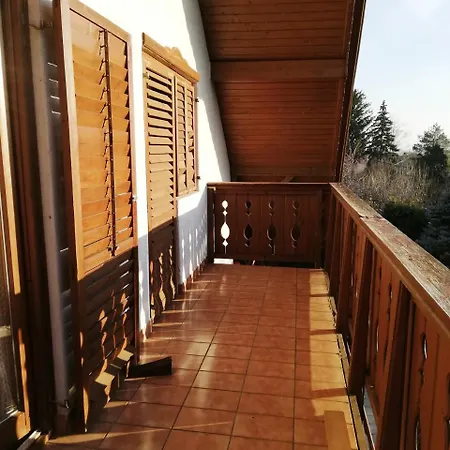 Apartment Rozsakert Apartman