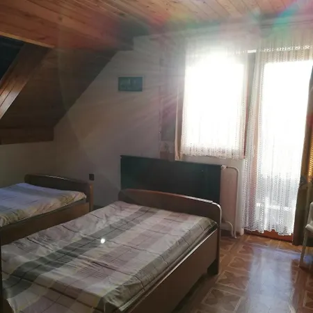 Rozsakert Apartman *